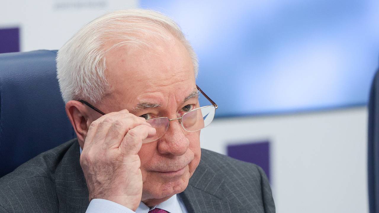 На Украине заявили о возможности незаконного снятия Зеленского с поста