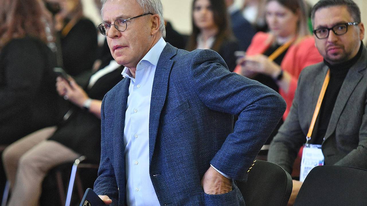 Фетисов отреагировал на запрет россиянам привозить на родину Кубок Стэнли