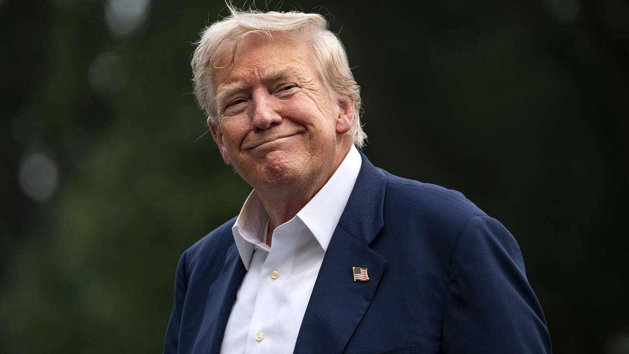Трамп опубликовал картинки с собой в образе космического воителя