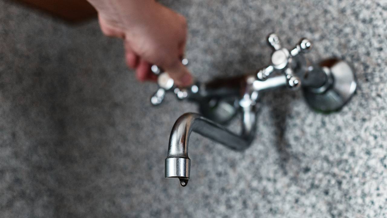 Названы допустимые сроки отключения горячей воды в домах Названы допустимые сроки отключения горячей воды в домах