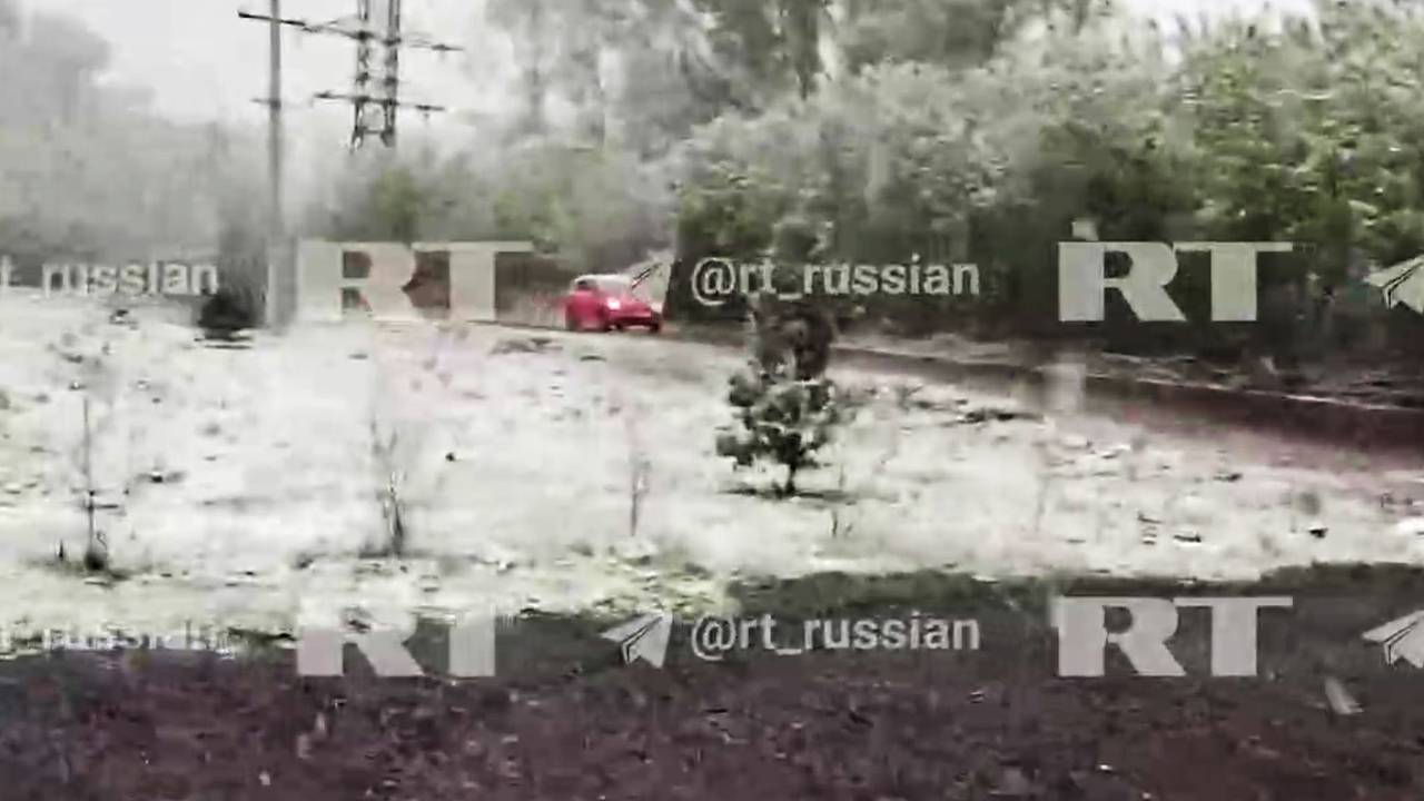 Российские регионы накрыл снегопад