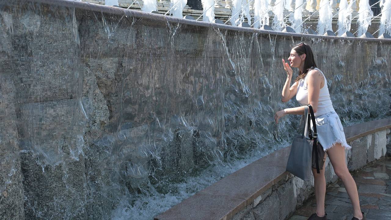 Москвичам назвали срок окончания аномальной жары