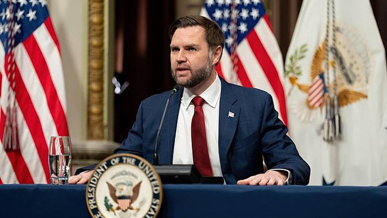 Вэнс оценил вероятность вечной войны с Ираном