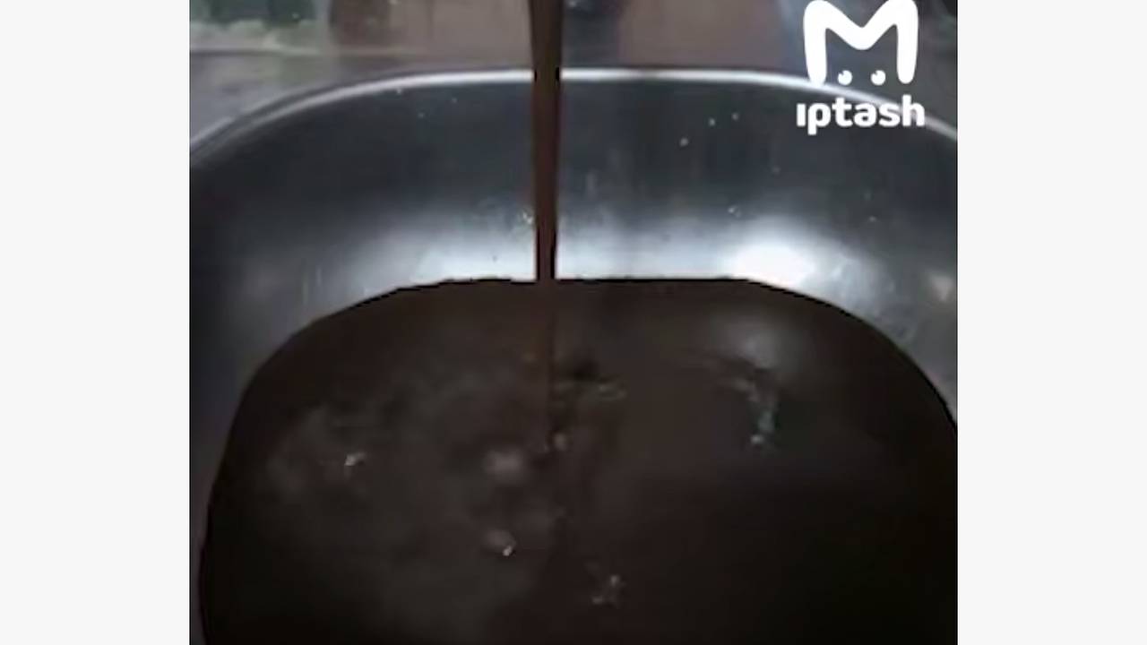 У болгарцев в российском регионе полилась жижа из-под крана