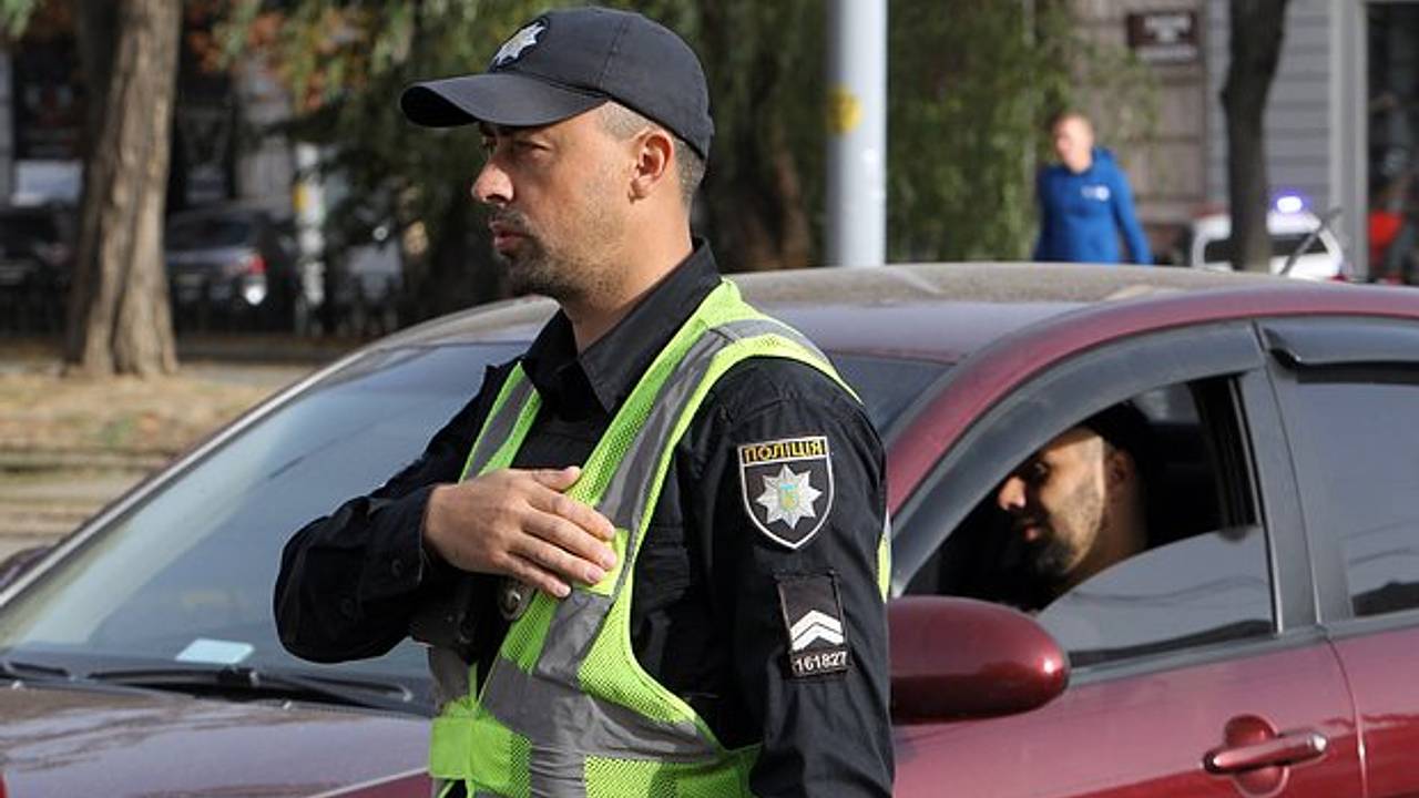 Крышевавших порностудии украинских полицейских уволили