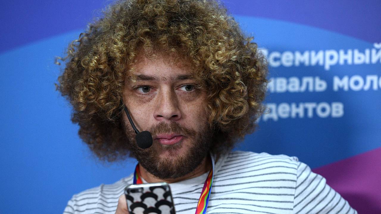 Варламов назвал пускающую жизнь под откос ошибку эмигрантов Варламов назвал пускающую жизнь под откос ошибку эмигрантов
