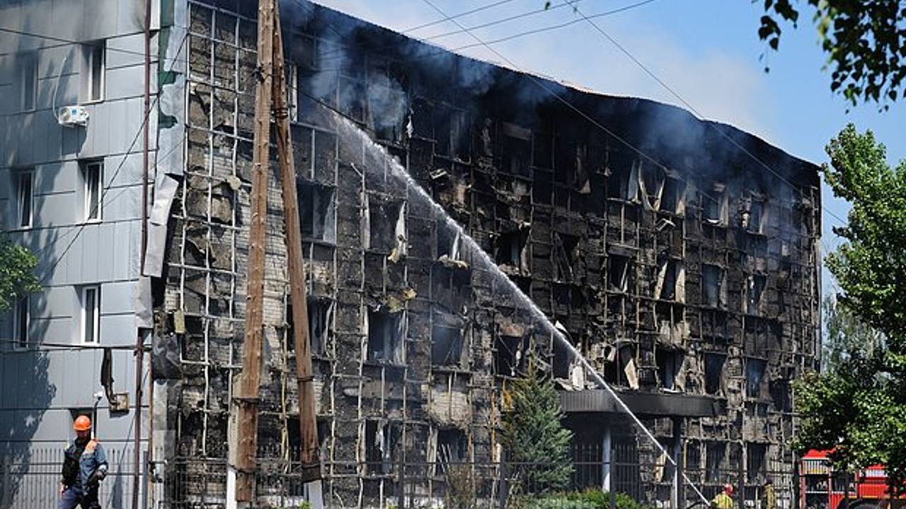 Студента колледжа в Старобельске взрывной волной выкинуло с пятого этажа
