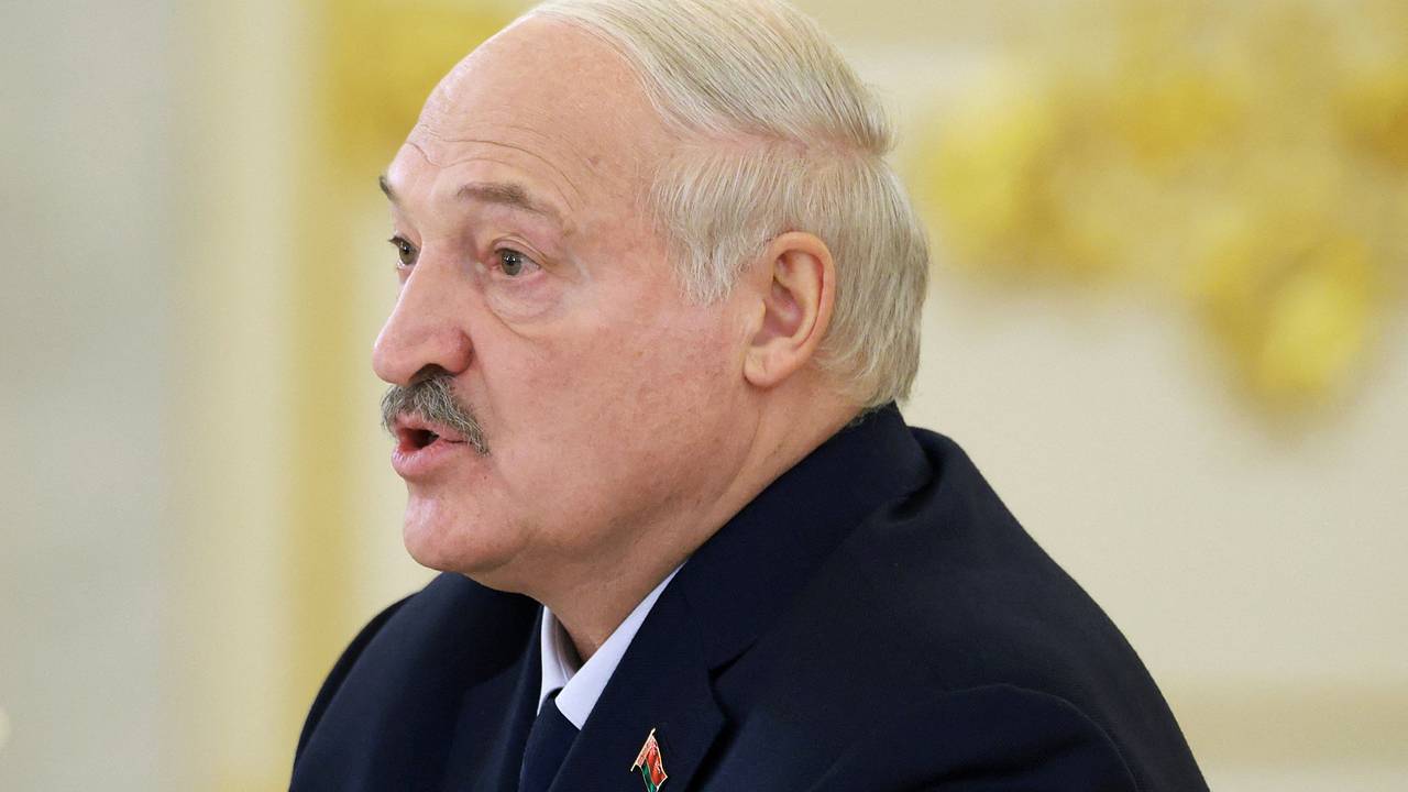 Лукашенко поговорил по телефону с Макроном