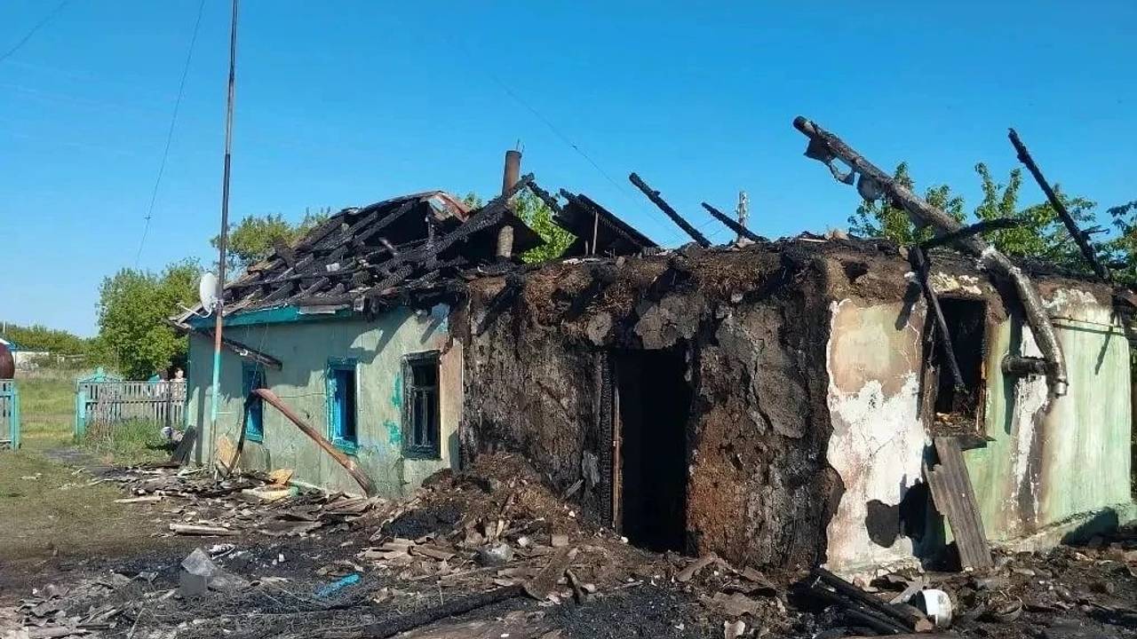 Четверо детей и две женщины сгорели при пожаре в российском регионе Четверо детей и две женщины сгорели при пожаре в российском регионе