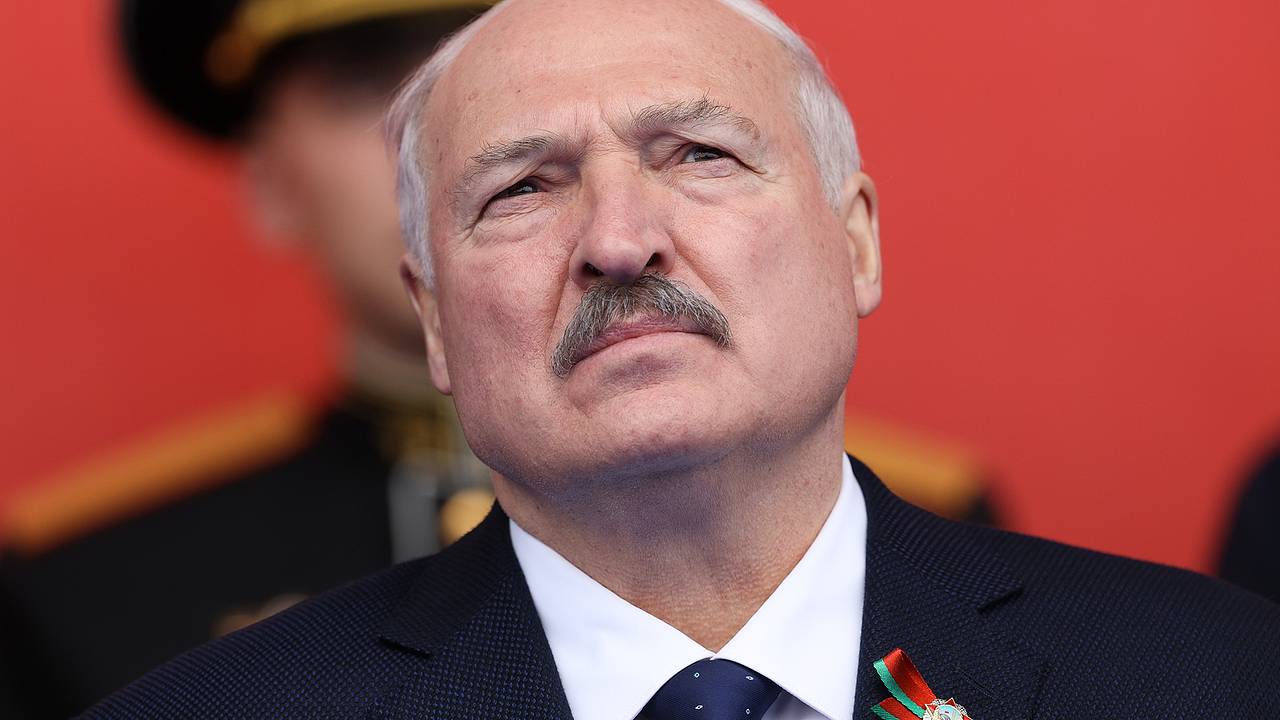 Лукашенко призвал не резать пуповину