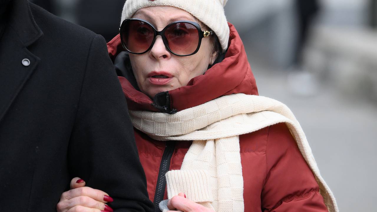 Директор Хлебниковой высказался о посещении артисткой тубдиспансера