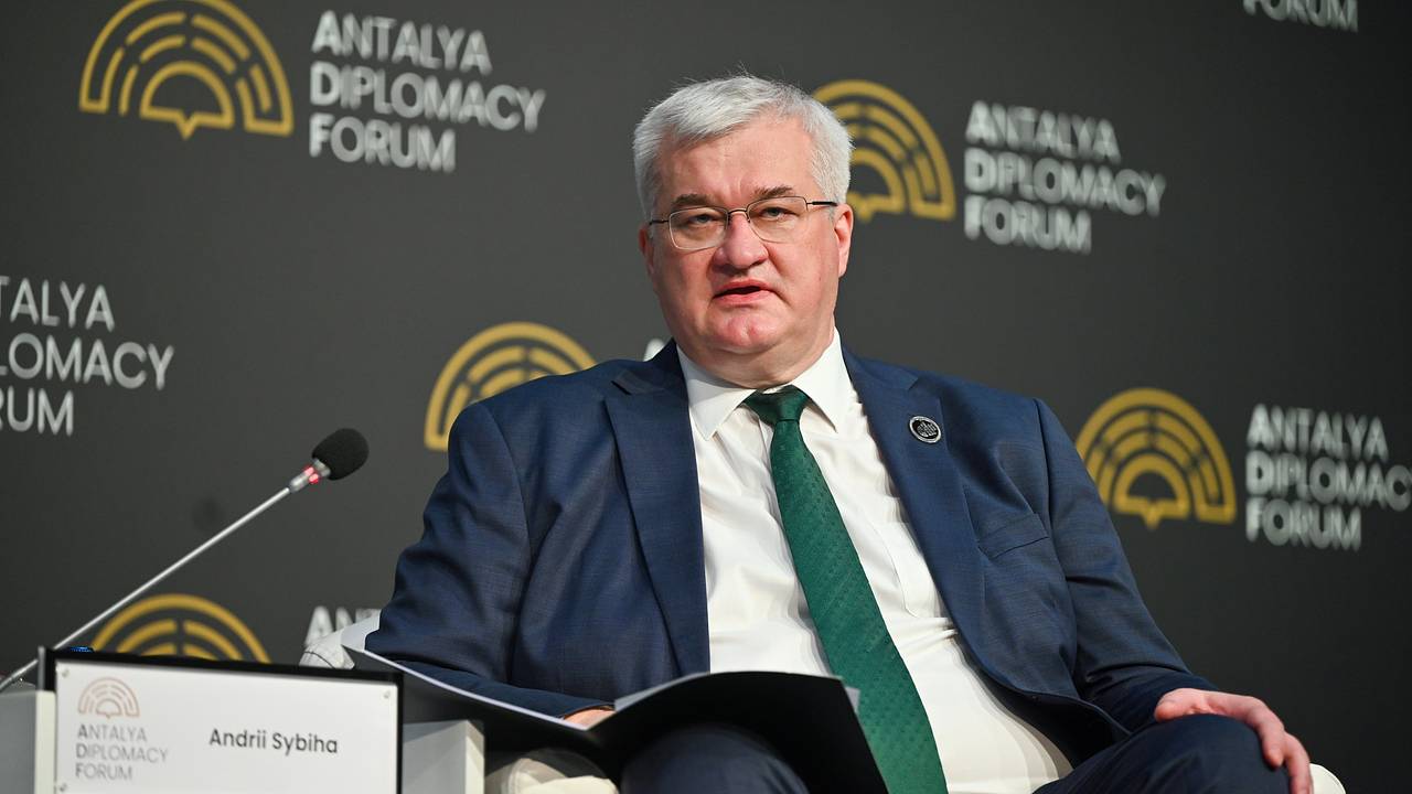 Глава МИД Украины захотел разыграть «сильные козыри»