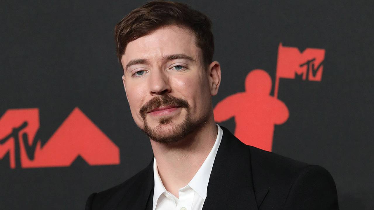 Самый популярный в мире блогер попробовал гематоген и был раскритикован жителями стран СНГ