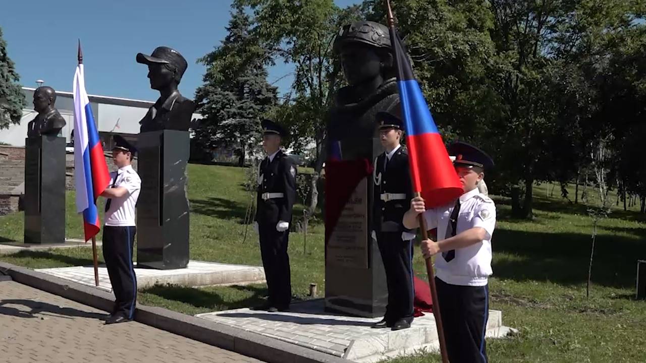 В центре российского города появился бюст Героя России и ДНР