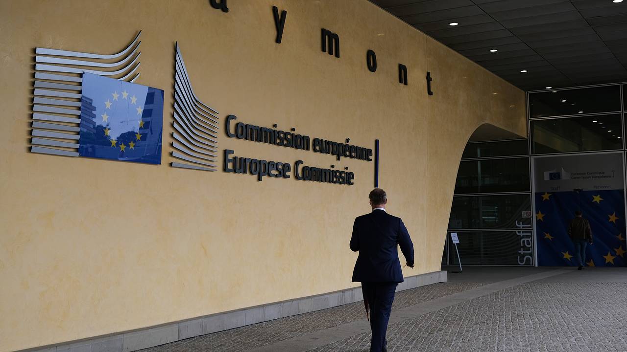 Еврокомиссия согласилась разблокировать деньги для одной страны