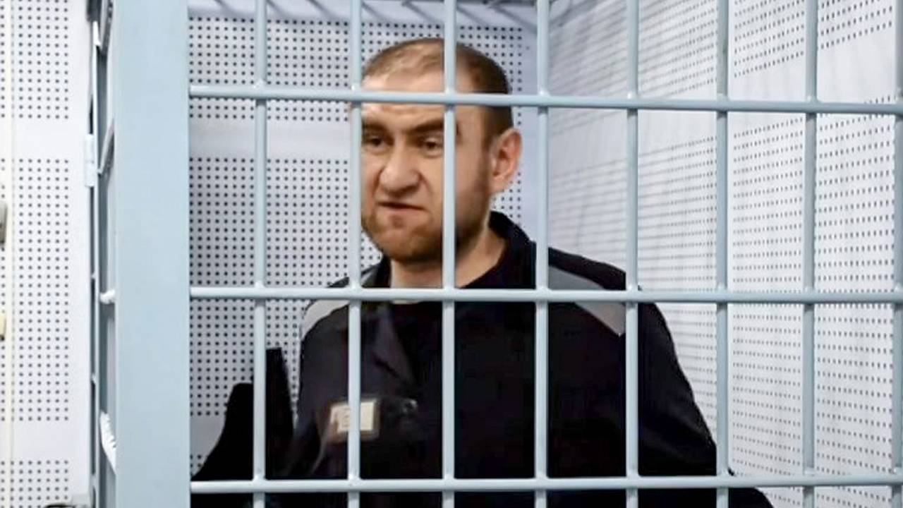 Стало известно о предложении экс-сенатором взятки в колонии для получения привилегий