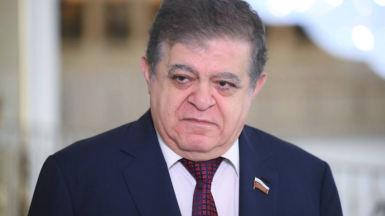 Нежелание посольств ЕС эвакуироваться из Киева объяснили