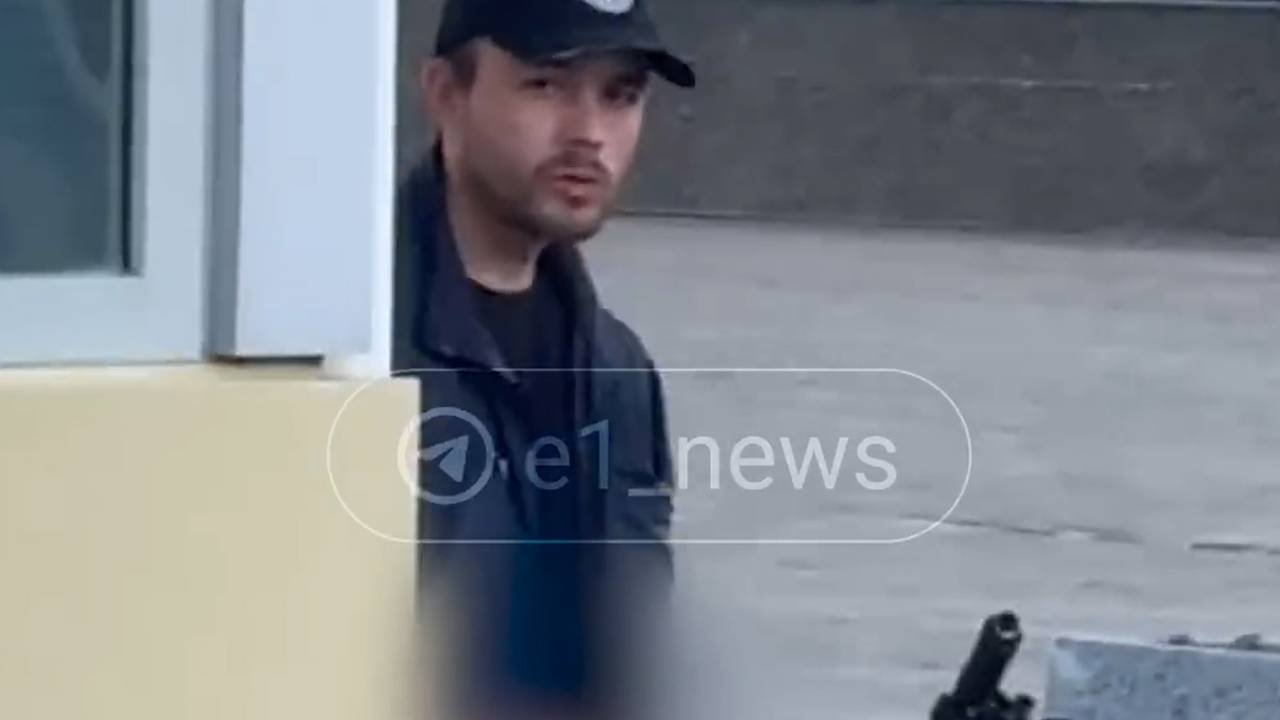Россиянина застали за мастурбацией у входа в музей военной техники Россиянина застали за мастурбацией у входа в музей военной техники
