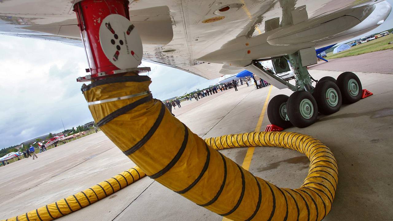 Запрет экспорта из России авиационного керосина объяснили Запрет экспорта из России авиационного керосина объяснили