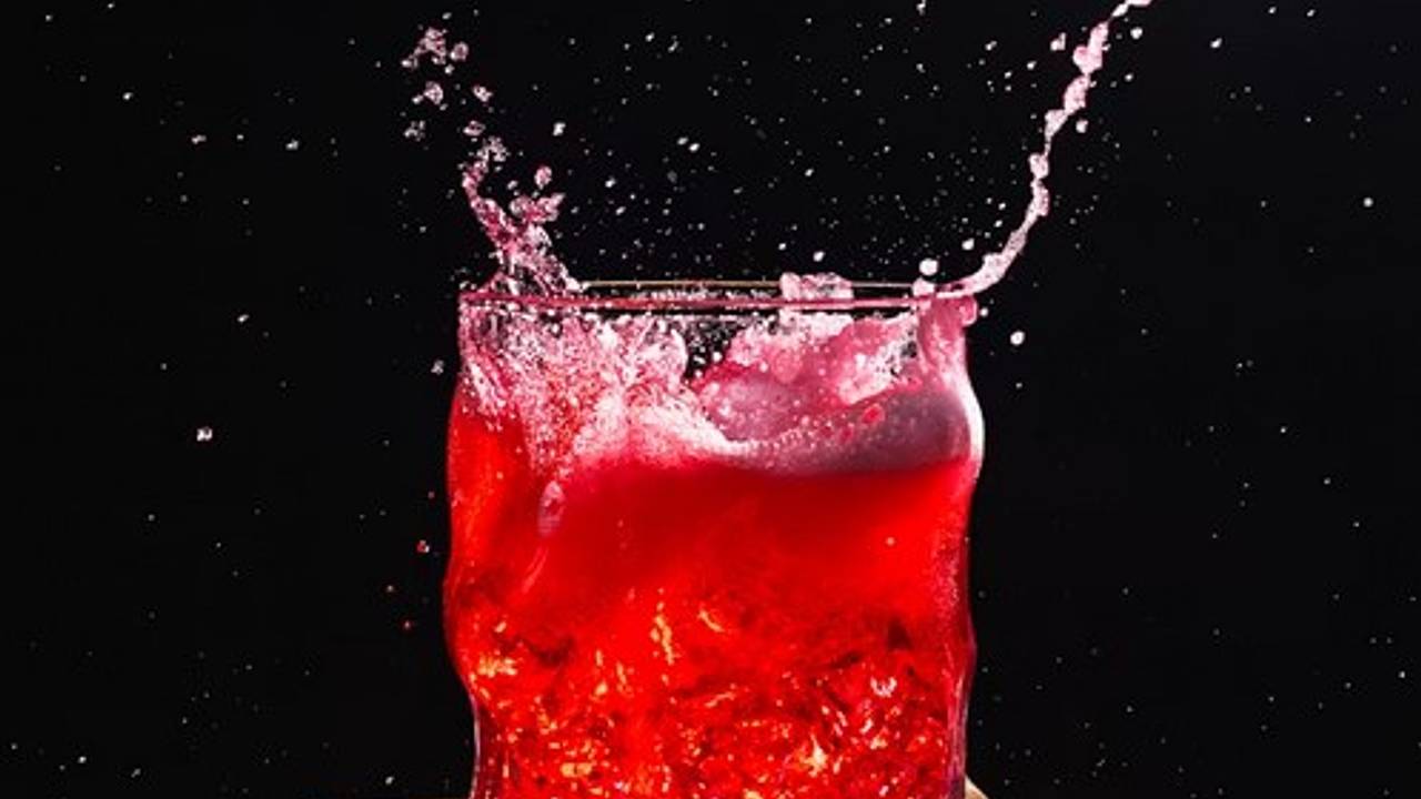 Украинскую компанию обвинили в «придании вкуса российской армии» знаменитой газировке