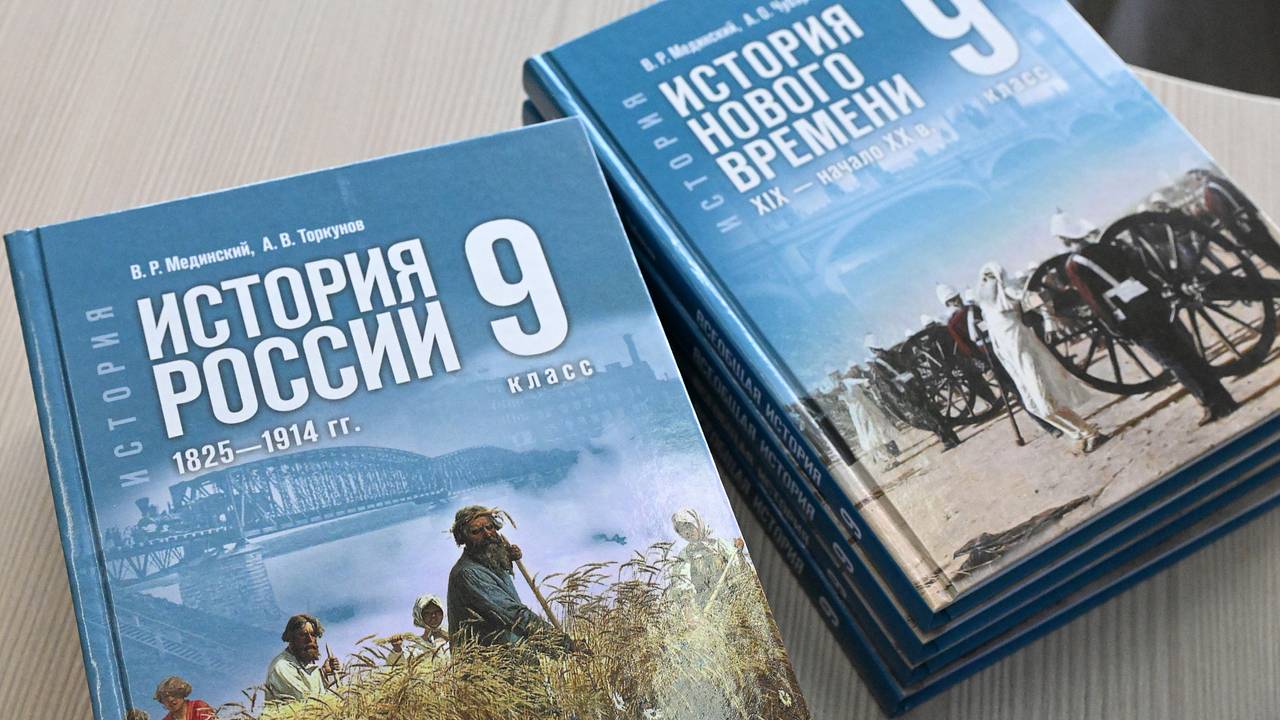 Помощник Путина отреагировал на критику единого учебника истории