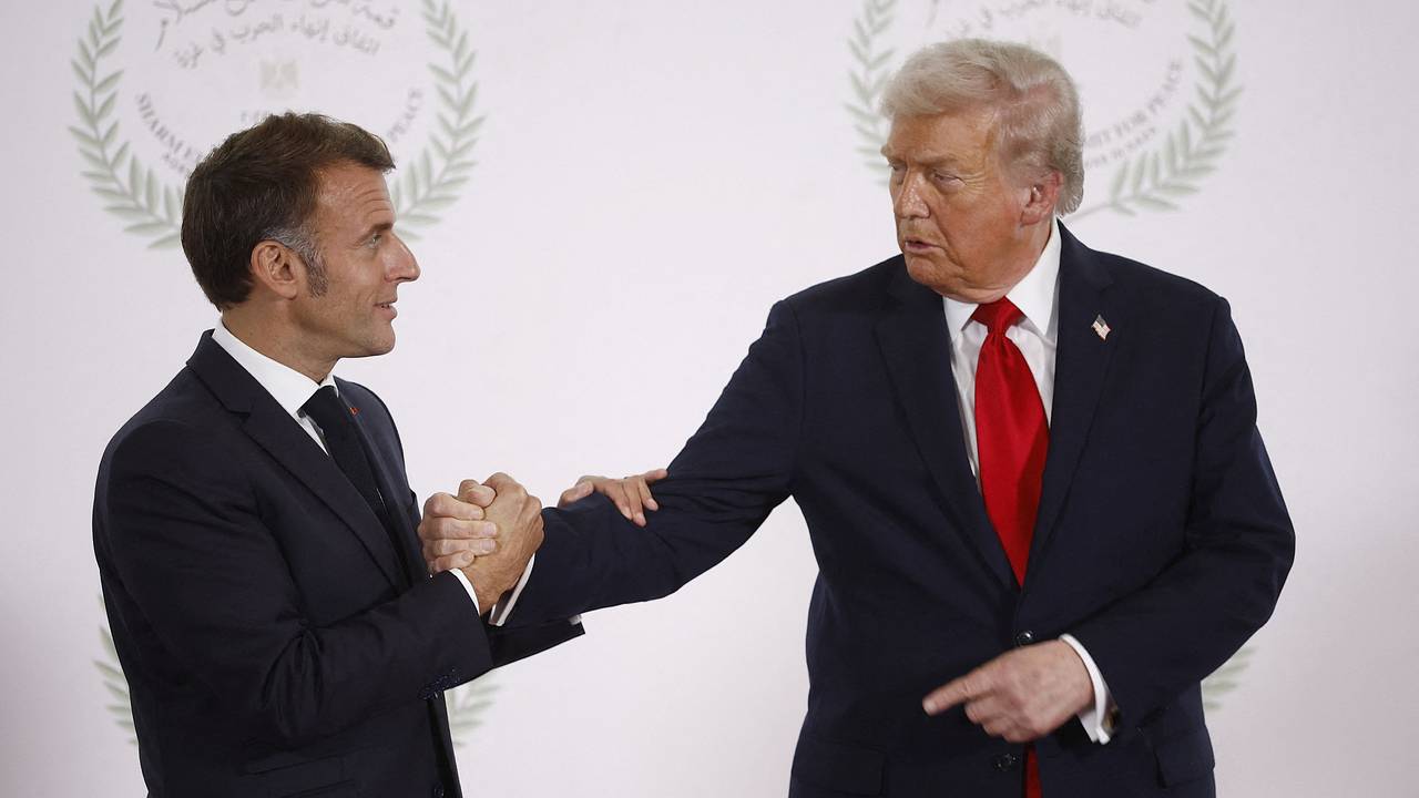 Стало известно о шантаже Макроном Трампа