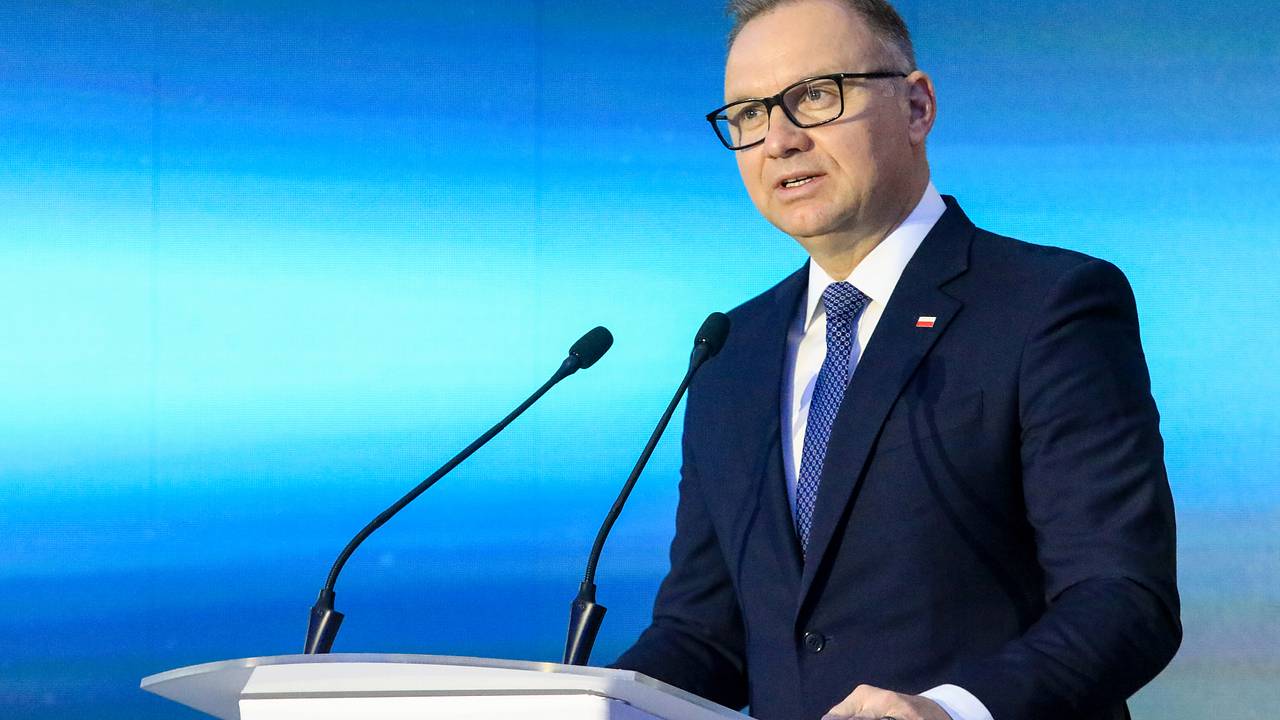 Бывший президент Польши оправдался за вручение ордена Зеленскому