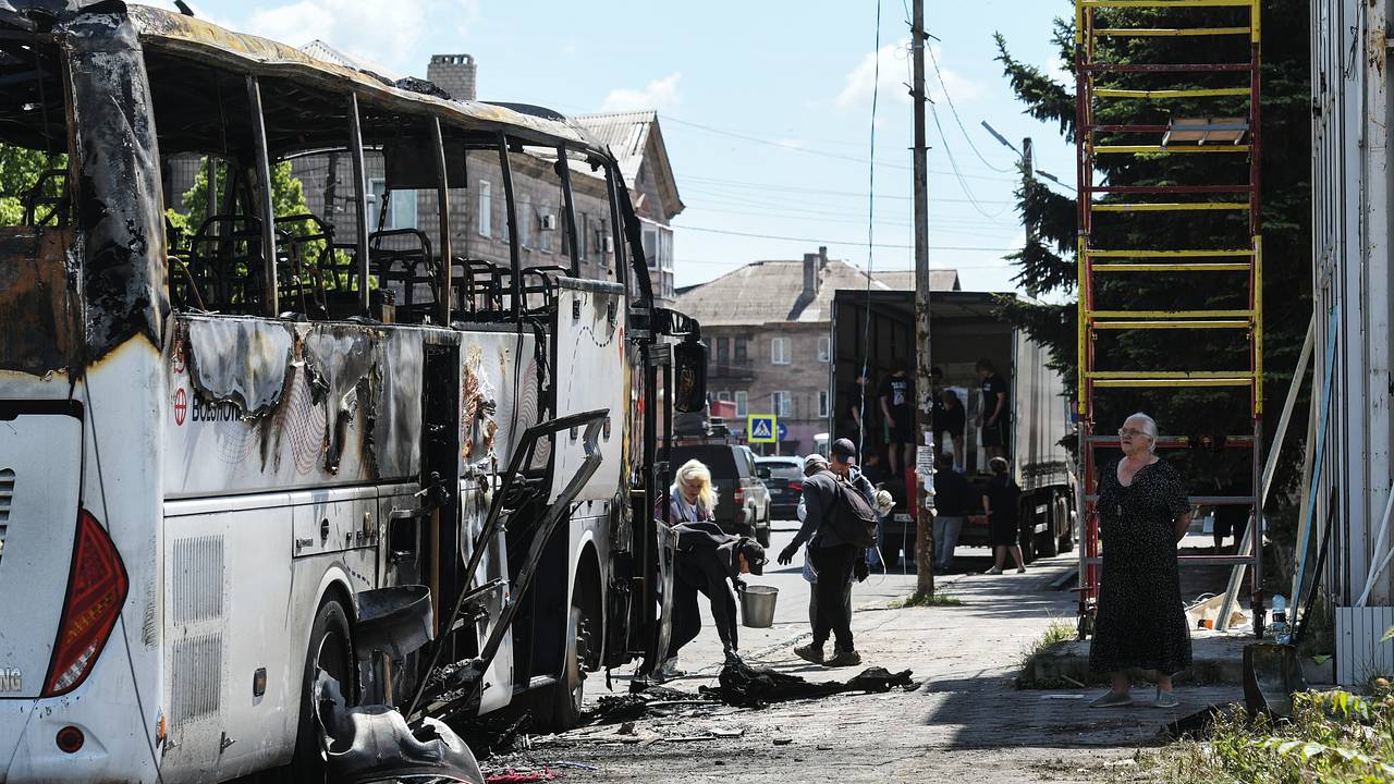 Число пострадавших от атаки ВСУ на автобус в ДНР возросло