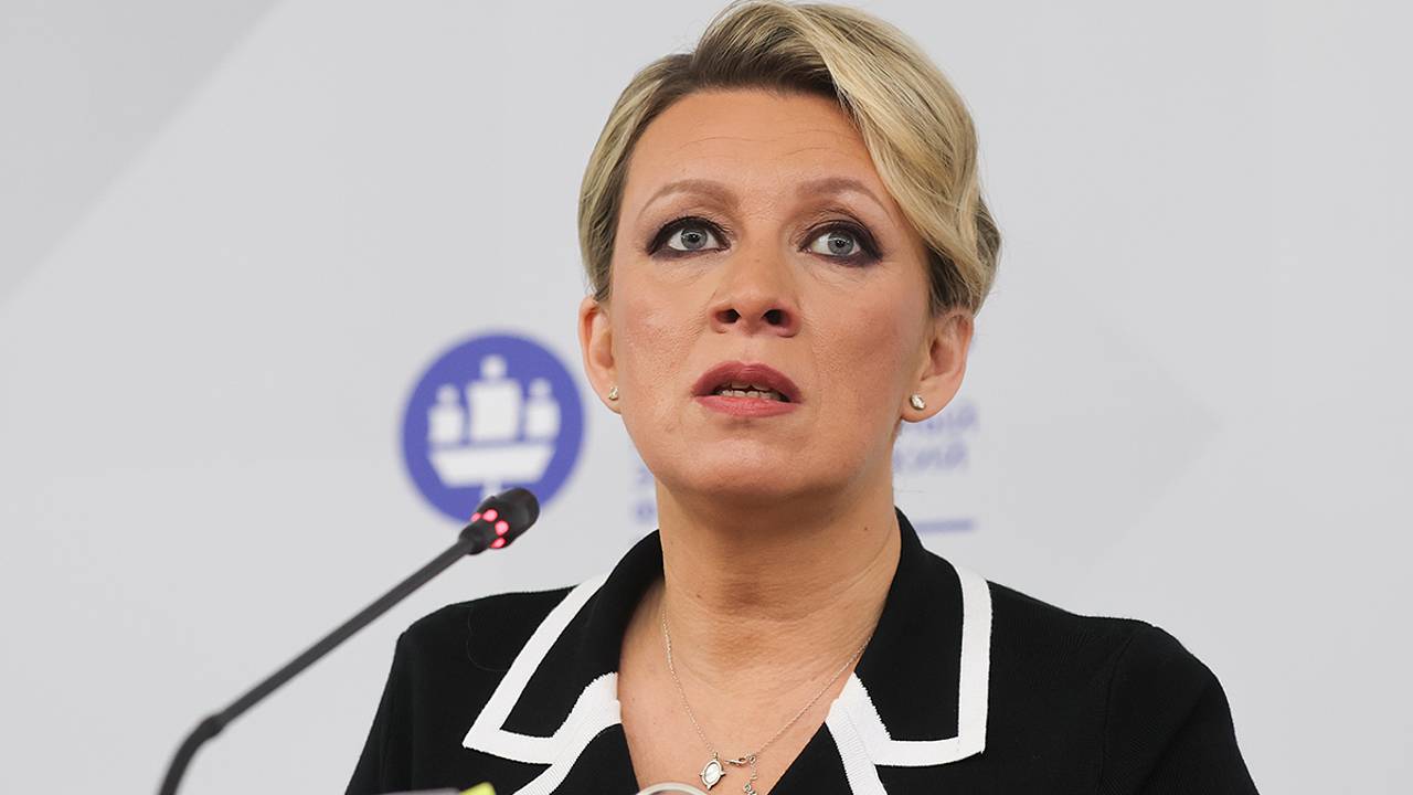 Захарова отдала журналисту из Германии фотографии убитых ВСУ студентов