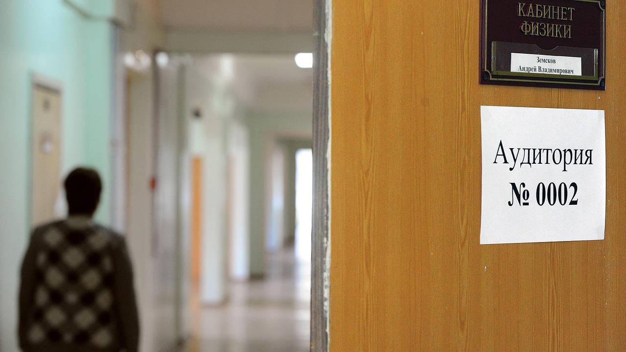 Педагог заставила россиянку справлять нужду с открытой дверью во время сдачи ЕГЭ