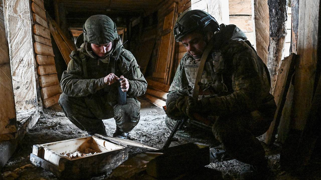 Песков заявил о паузе в диалоге по урегулированию на Украине Песков заявил о паузе в диалоге по урегулированию на Украине