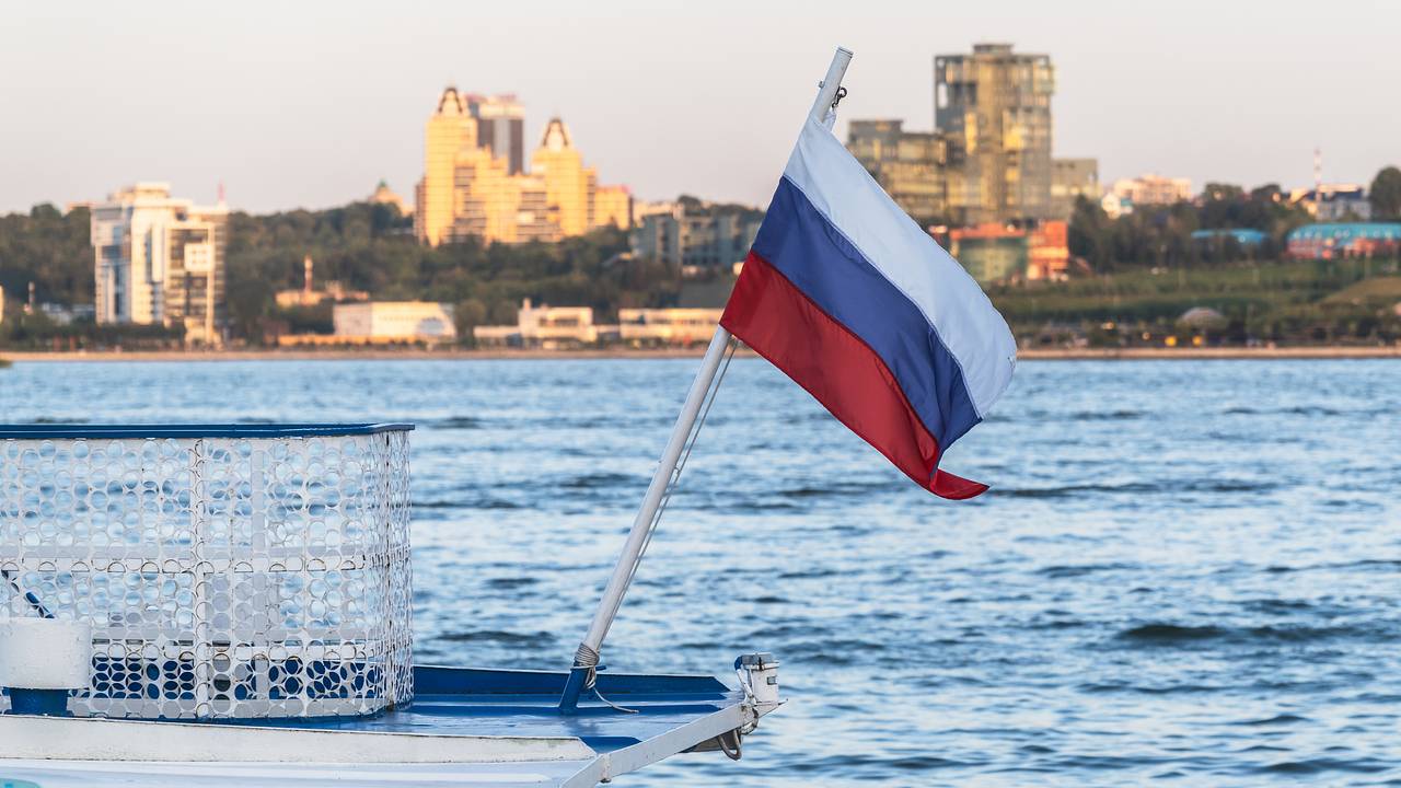 Минтранс захотел сделать флаг России для судов одним из самых конкурентных в мире Минтранс захотел сделать флаг России для судов одним из самых конкурентных в мире