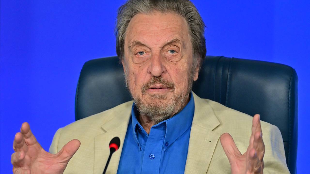 Отец Маска назвал достойного Нобелевской премии политика