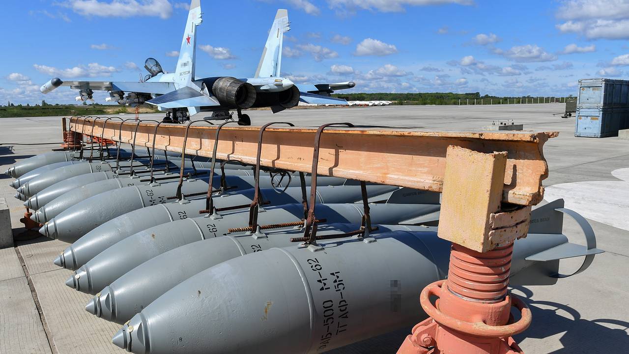 Российские войска нанесли удар авиабомбами по двум областям