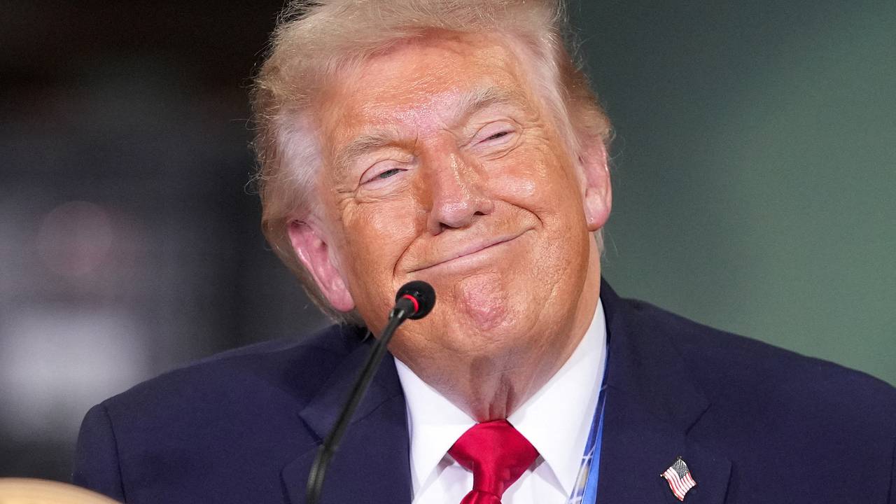 Трамп заявил о готовности к прямым переговорам с Хаменеи