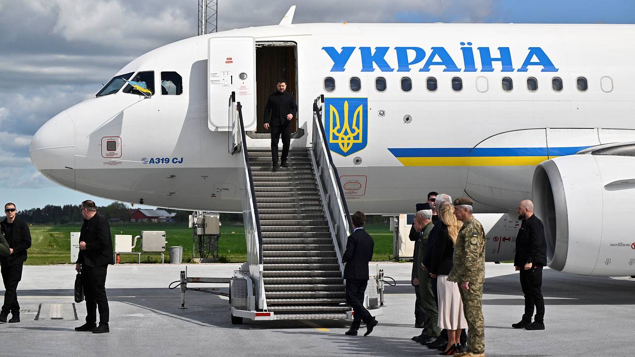 Зеленский отказался лететь через Польшу после скандала