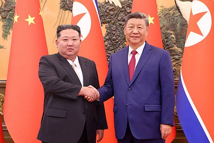 Си Цзиньпин прибыл в Северную Корею