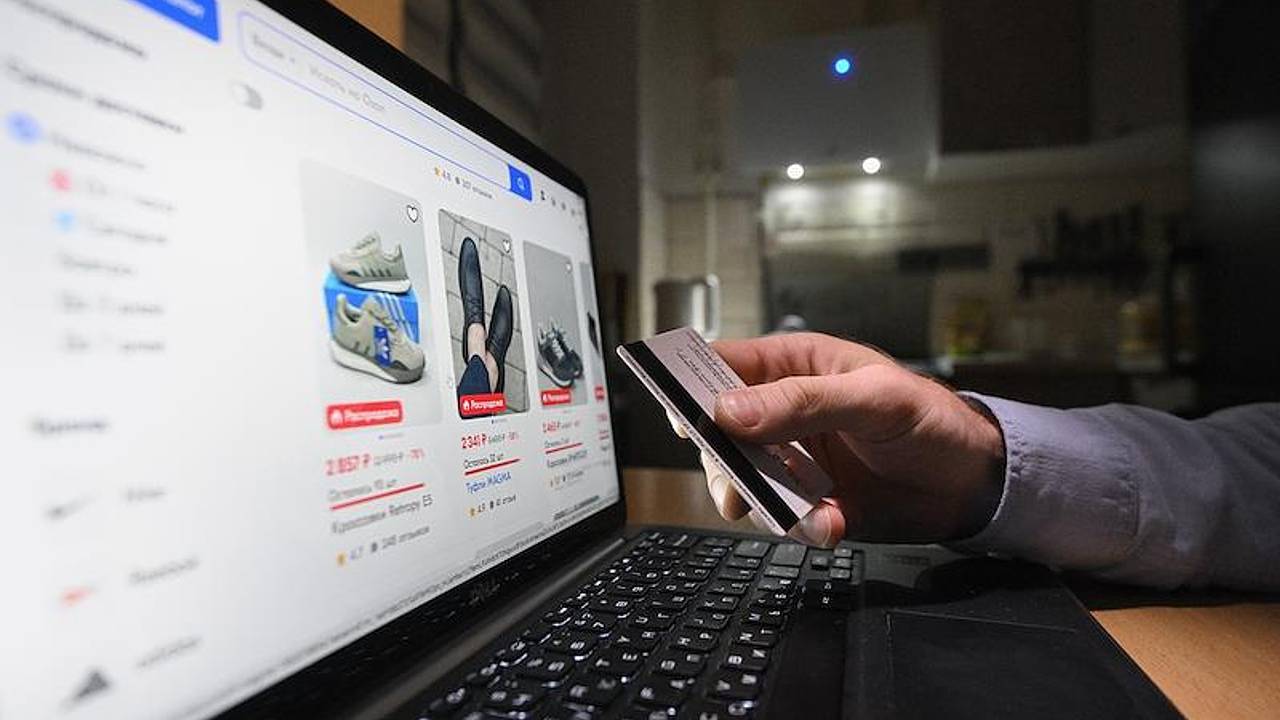 Россияне начали переходить на покупки одежды за рубежом