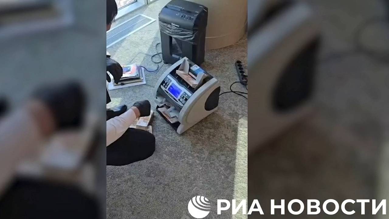 Мешки денег и дворец от бизнеса с онлайн-казино в России попали на видео