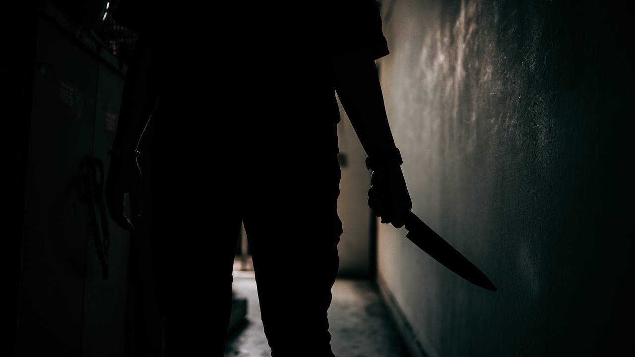 Мужчину ударили ножом в спину в Москве