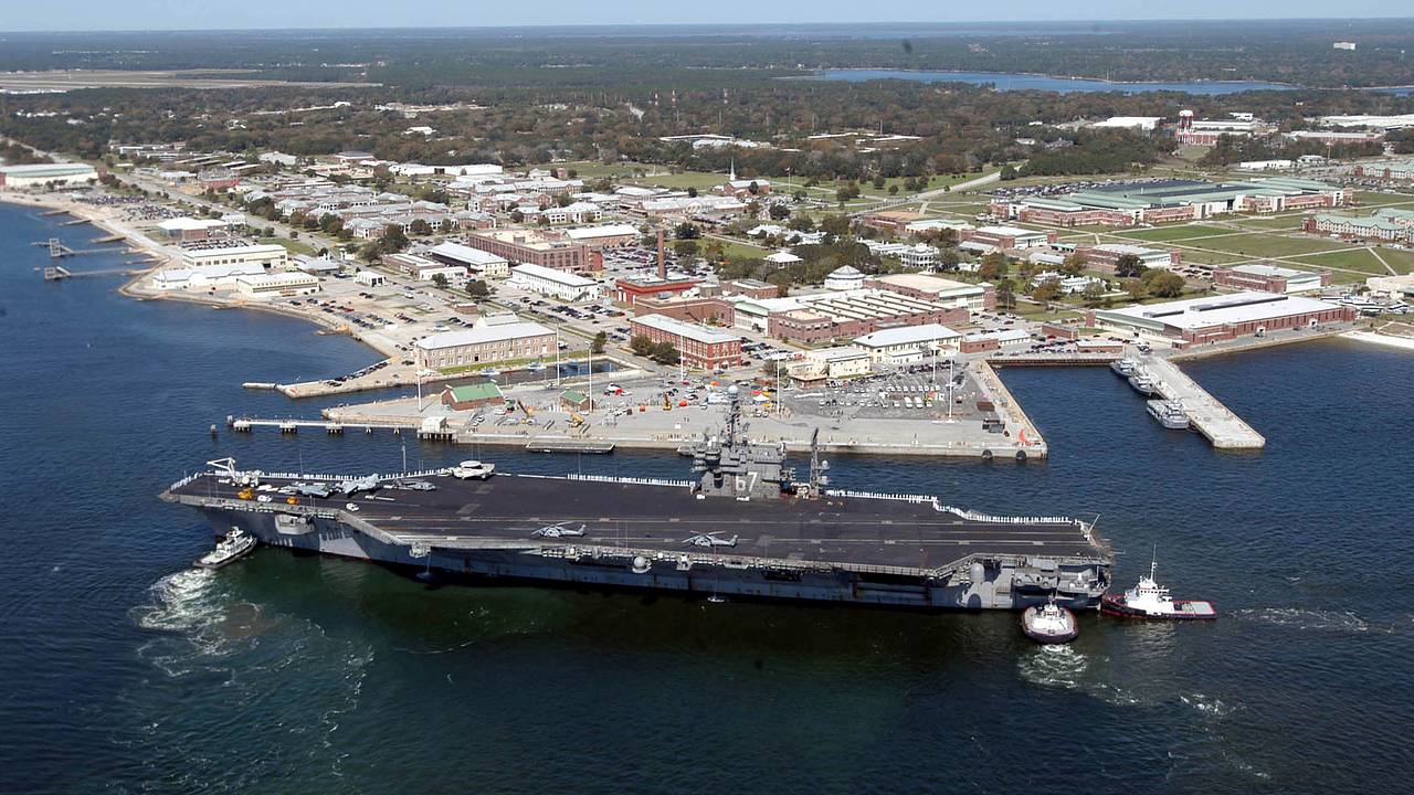 Стало известно о гибели матроса после стрельбы на авианосце США