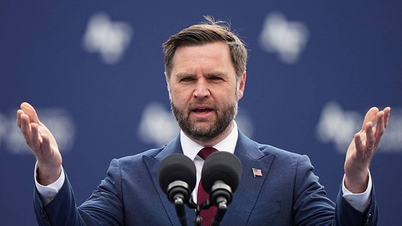 Вэнс сделал новое заявление по переговорам США и Ирана
