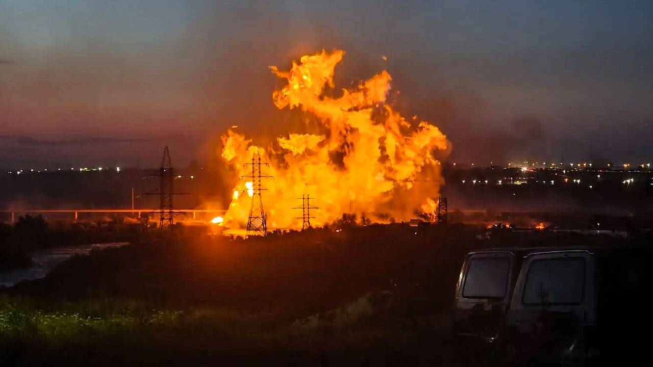 В Дагестане рядом с АЗС произошло три взрыва газовой трубы. Местных жителей экстренно эвакуировали. Что известно о происшествии?