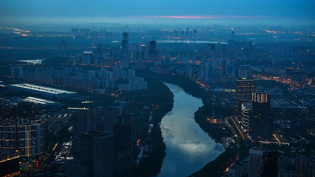 Москвичам рассказали о сумеречном небе
