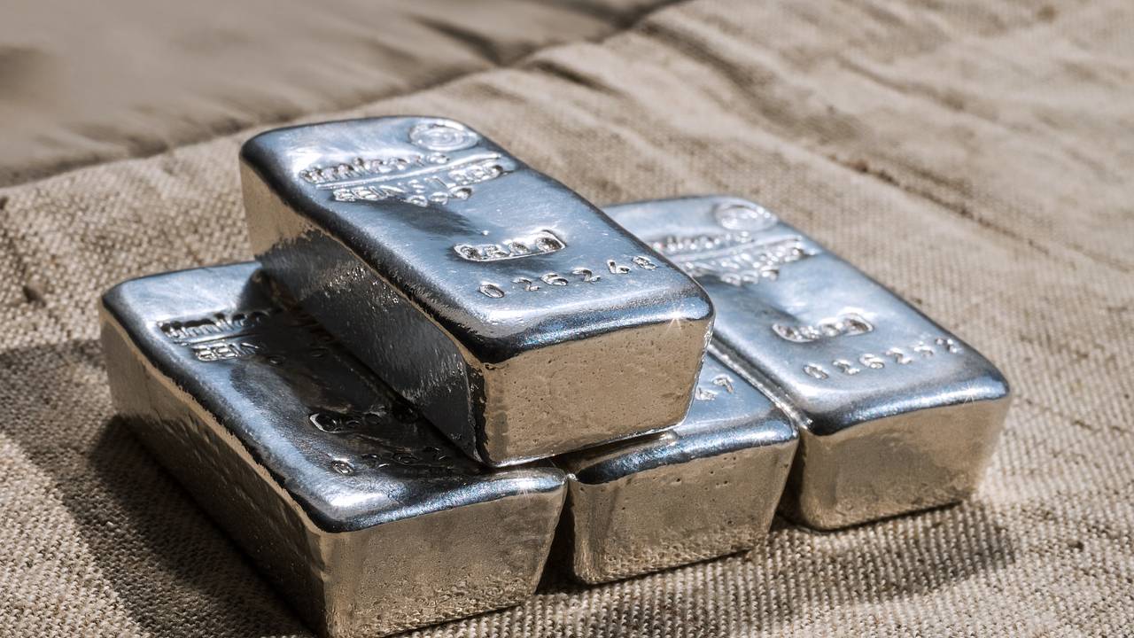 Цены еще на один ключевой драгметалл упали до минимума