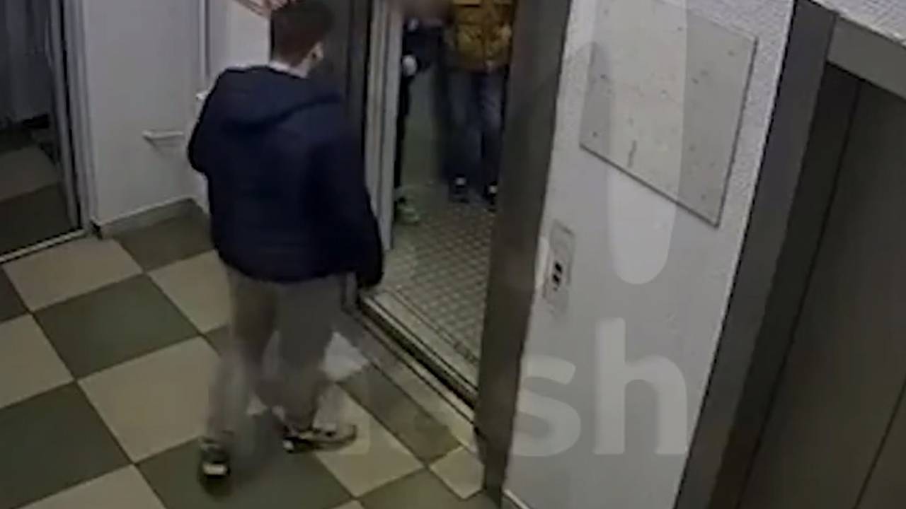 Под Москвой подросток заставил школьника встать перед ним на колени и попал на видео