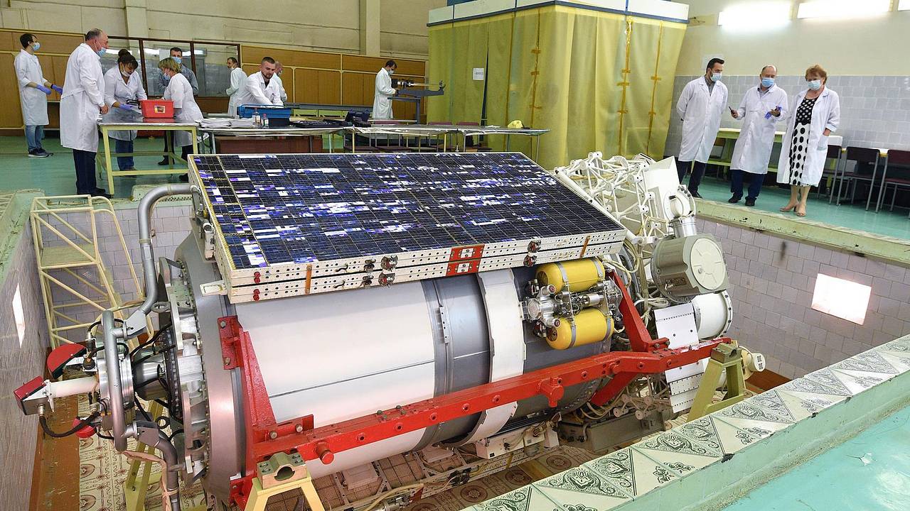 РКС создаст более 100 спутников для новой системы связи России