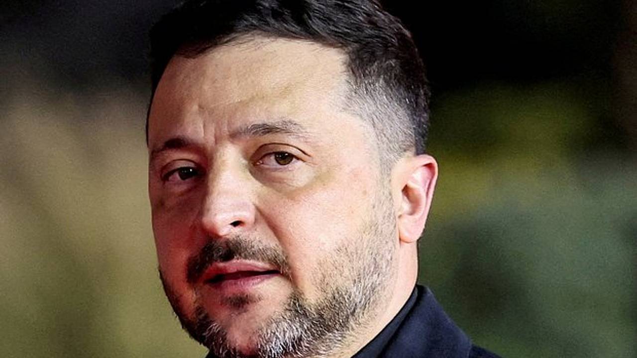 Зеленский лишил русский язык защиты на Украине
