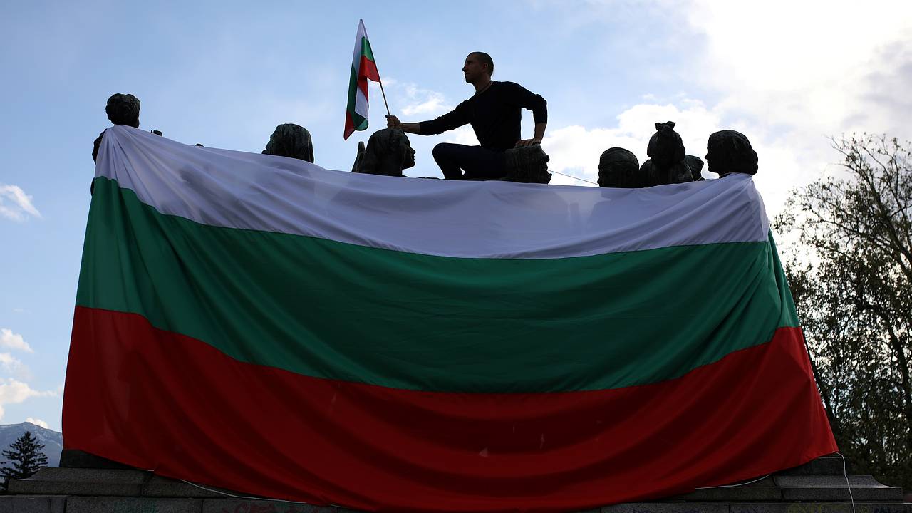 Болгария отказалась остановить поставки военной помощи Украине. Каким способом оружие передадут ВСУ?