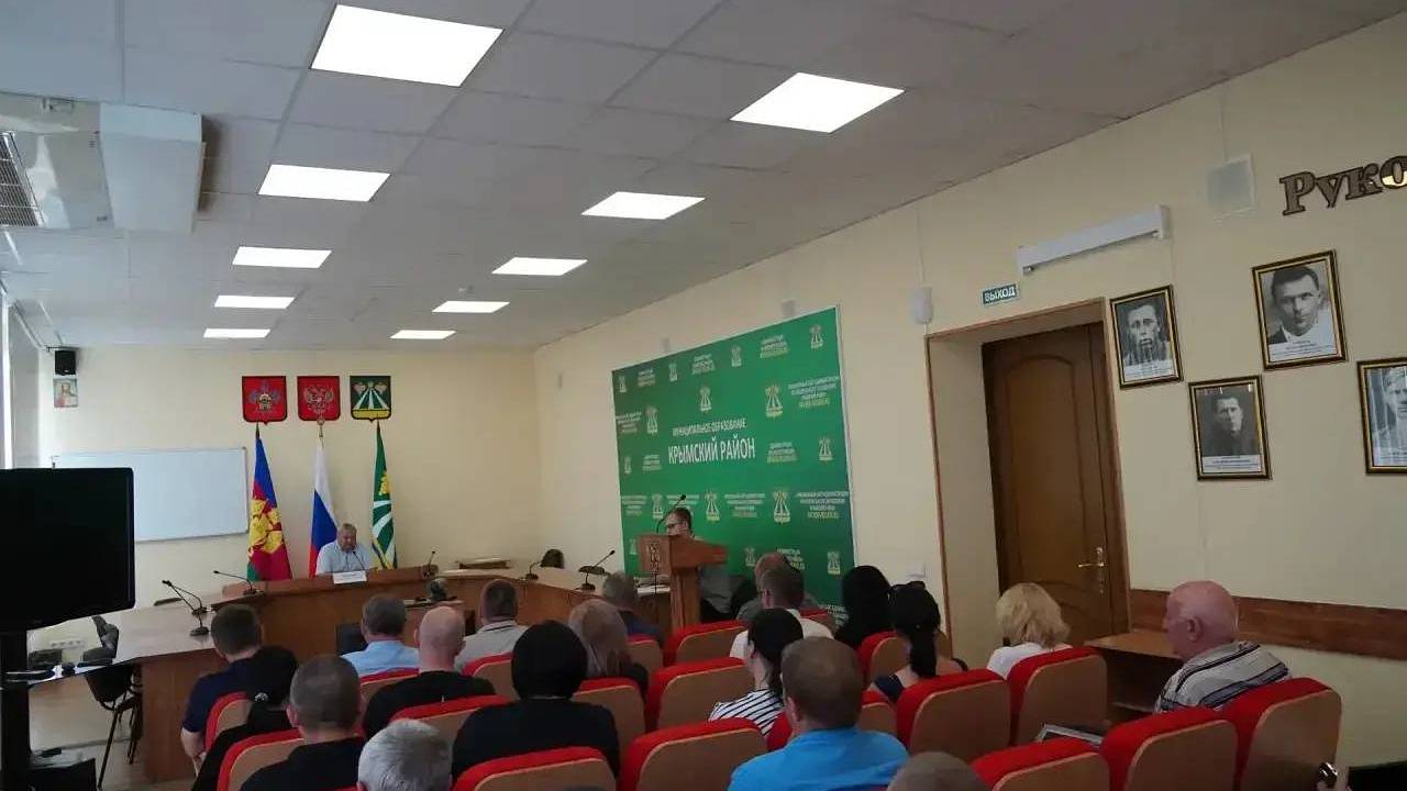 Река разлилась и затопила поля с пшеницей в российском регионе